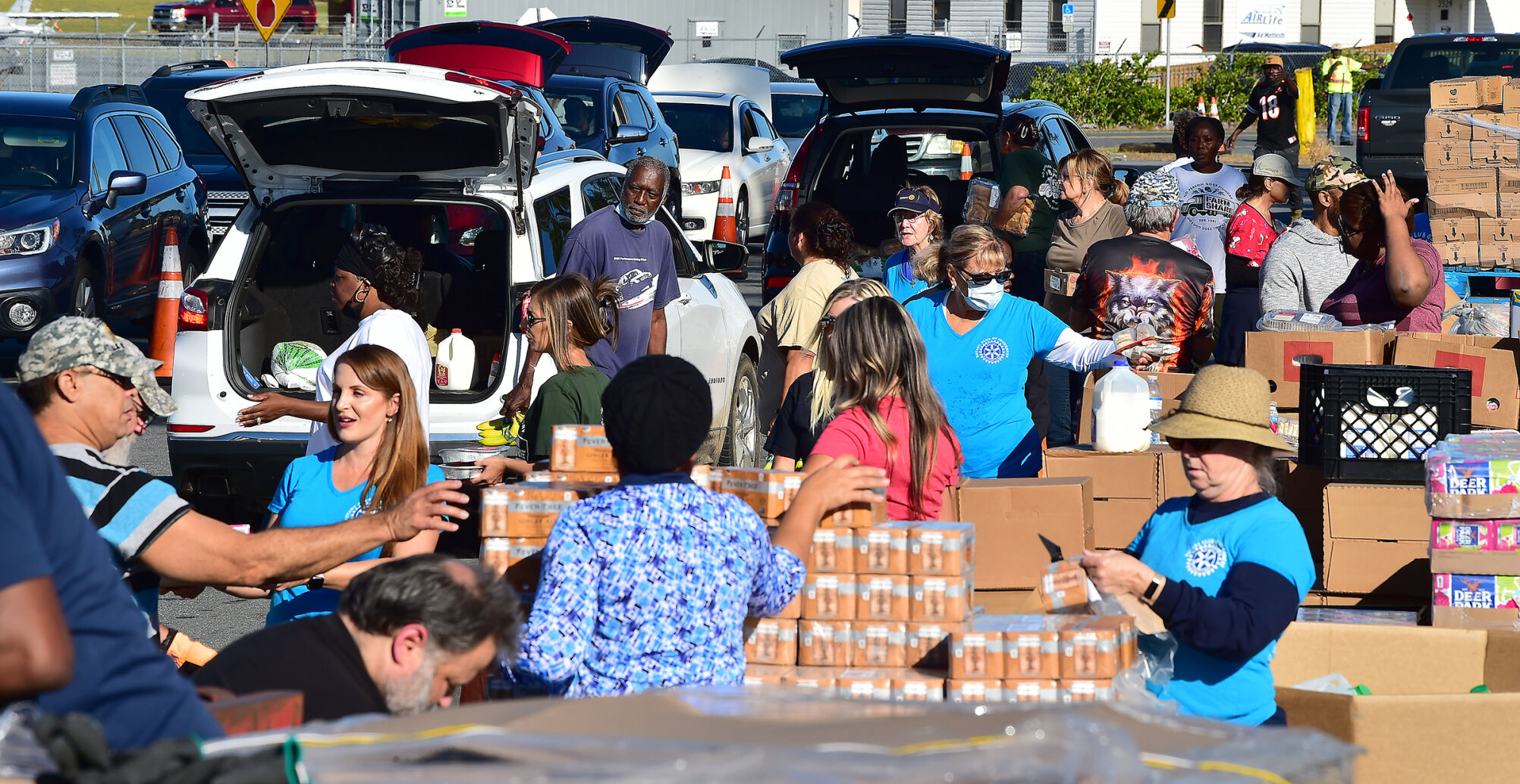 New Church Without Walls food giveaway